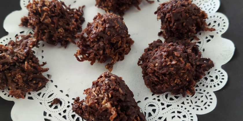 Healthy Chocolate Coconut Balls