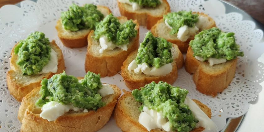 Crostini w/ Ricotta and Pea-Mint Pesto