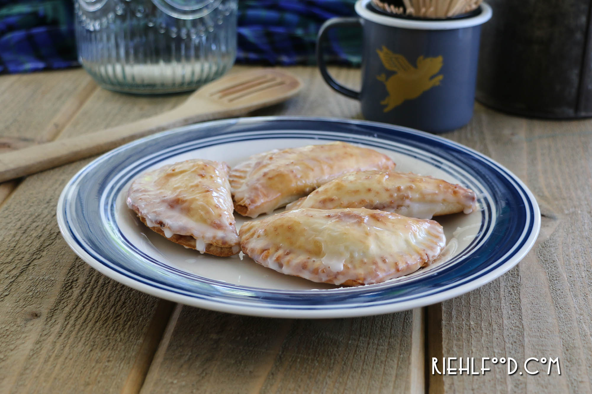 Mini Apple Fruit Pies - RiehlFood.com